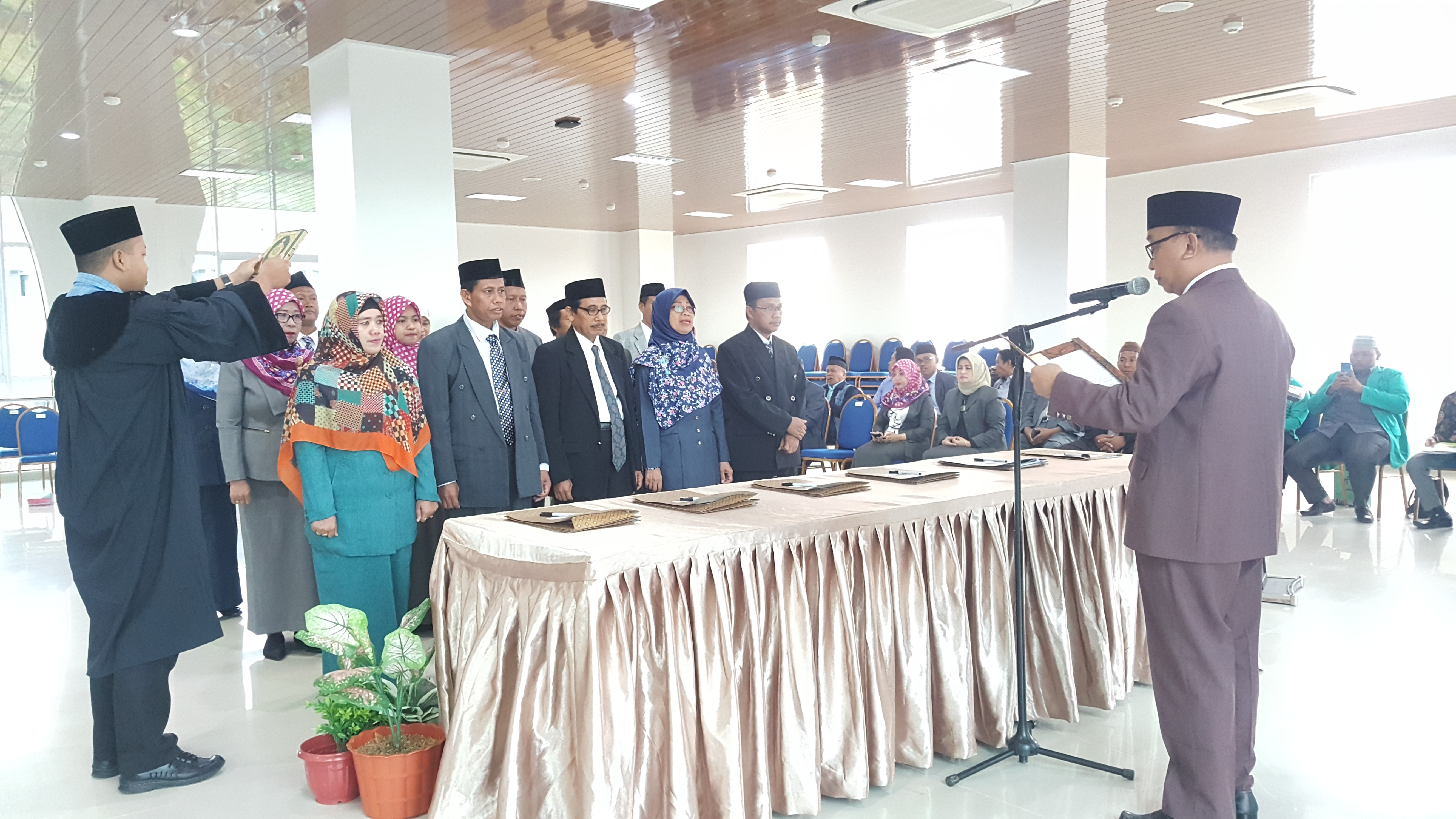 Rektor Lantik 16 Pejabat Baru IAIN Parepare, Berikut ini nama-namanya Rektor Lantik 16 Pejabat Baru IAIN Parepare, Berikut ini nama-namanya