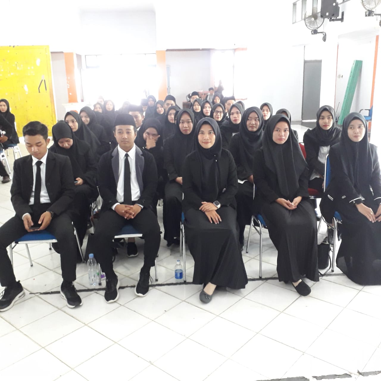 Fakshi Melaksanakan Yudisium Secara Sederhana, Namun Tetap Khidmat Fakshi Melaksanakan Yudisium Secara Sederhana, Namun Tetap Khidmat