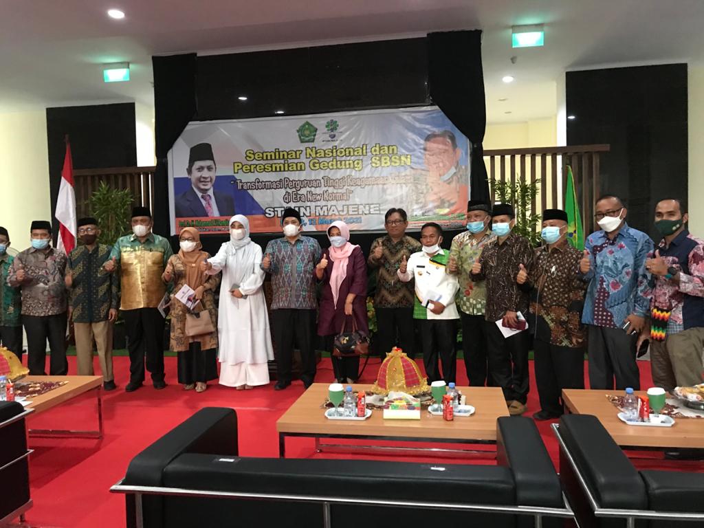 Bersama Dirjen Pendis Rektor IAIN Parepare Hadiri Seminar Nasional dan Peresmian gedung STAIN Majene Bersama Dirjen Pendis Rektor IAIN Parepare Hadiri Seminar Nasional dan Peresmian gedung STAIN Majene