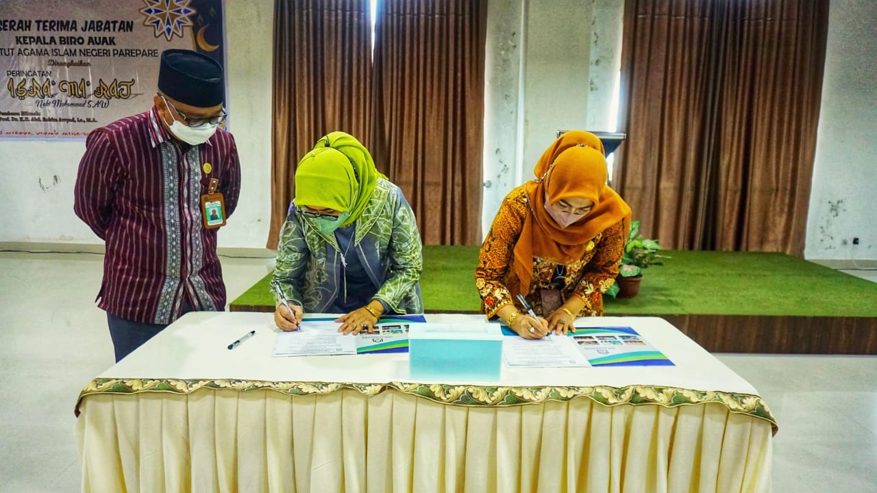 Sertijab Kabiro AUAK, Rektor Harap IAIN Parepare Raih Akreditasi A Sertijab Kabiro AUAK, Rektor Harap IAIN Parepare Raih Akreditasi A