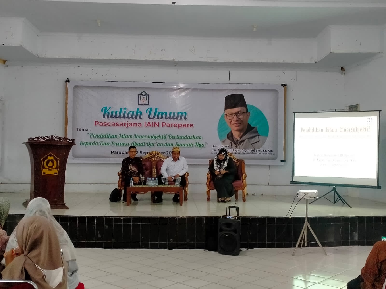 Buka Kuliah Umum Pascasarjana, Rektor: Pendidik yang Baik Senantiasa Mendoakan Anak Didiknya Buka Kuliah Umum Pascasarjana, Rektor: Pendidik yang Baik Senantiasa Mendoakan Anak Didiknya