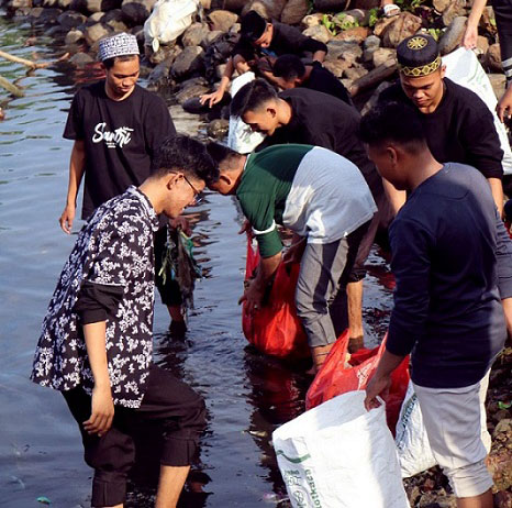 Mahasantri Ma’had Al-Jami’ah Bakti Sosial di Anjungan Cempae Mahasantri Ma’had Al-Jami’ah Bakti Sosial di Anjungan Cempae