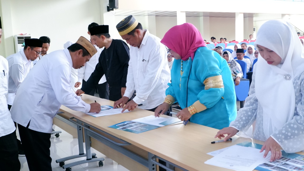 Penandatanganan Perkin, Langkah Strategis Wujudkan Program Kerja IAIN Parepare Tahun 2023 Penandatanganan Perkin, Langkah Strategis Wujudkan Program Kerja IAIN Parepare Tahun 2023